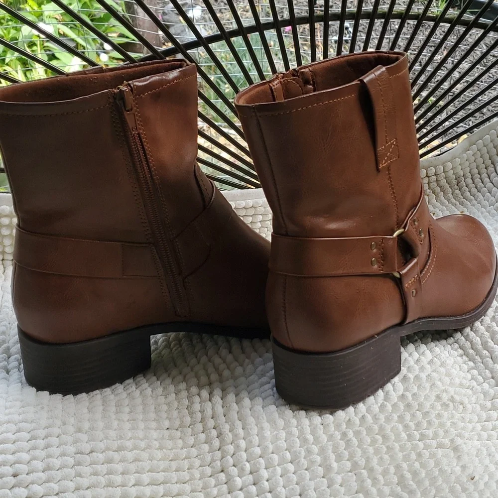 Frye‎ and Co booties
